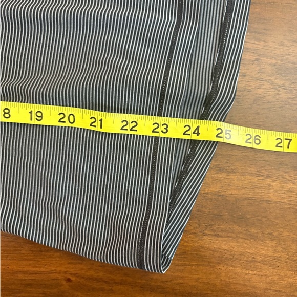 Under Armour Black Grey Women’s Small Long Sleeve Athletic Top - Picture 7 of 8